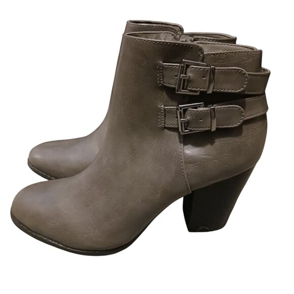 Charlotte Russe Lux Ankle‎ Booties in Gray, Size 8, Almond Toe, Buckle Detail - Picture 3 of 9